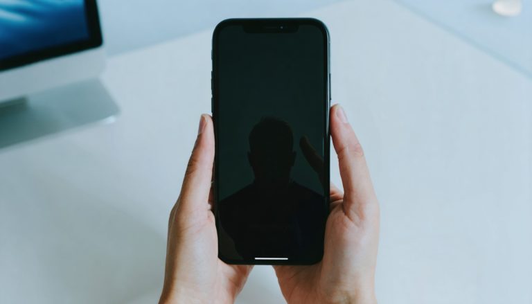 Odvážny skok Applu: iPhone s neviditeľným Face ID